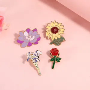 Lot de broches fleurs émaillées avec tournesol rose lys et pivoine sur fond rose