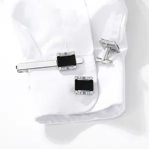 Coffret boutons de manchette et pince à cravate argentés avec décor ciel étoilé