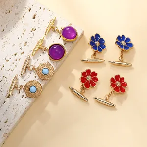 Set mit vier Vintage Manschettenknöpfen mit floralem Emaille und Edelstein Inlays