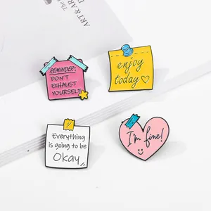 Lot de quatre broches en émail aux couleurs pastel avec citations motivantes