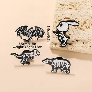 Détails de taille et poids d'un pin's émaillé vintage squelette de fossile de dinosaure