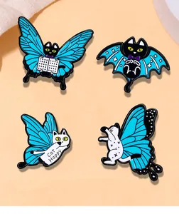 Set di quattro simpatiche spille in smalto gatto blu con ali di farfalla e pipistrello