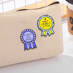 Pins de médaille émaillée inspirants avec slogans humoristiques sur sac en toile