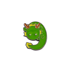 Simpatica spilla in smalto a forma di drago verde numero 9 per decorare abiti