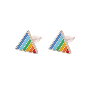 Boucles d'oreilles triangles arc-en-ciel minimalistes avec émail coloré en argent