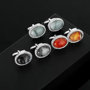 Trois paires de boutons de manchette ovales en pierre et halo de cristaux