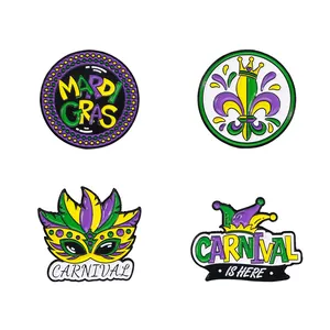Set de cuatro pines de esmalte carnaval Mardi Gras con máscara corona y flor de lis