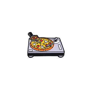Broche en émail créative avec design de tourne-disque, vinyle pizza et spatule