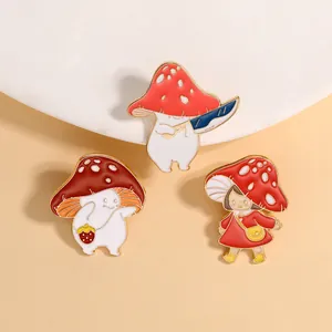 Set di Spille in Smalto a Forma di Fungo Animato Creativo Ragazza Fungo con Coltello e Borsa a Fragola Distintivo Spilla da Risvolto Regalo Gioielli