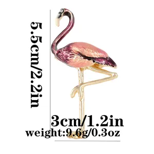 Broche flamant rose et violette en émail avec dimensions de 5,5 cm par 3 cm de large
