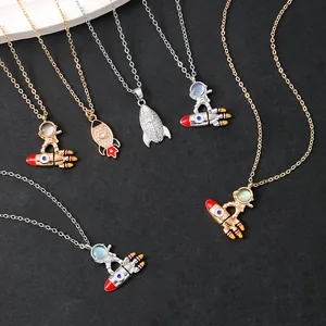 Collana con Pendente Astronauta Razzo con Smalto Zirconia Gioielli Spaziali Personalizzati Per Uomo Donna Regalo Creativo