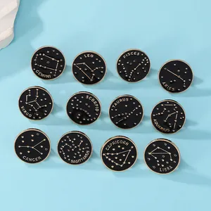 Collection de douze pin's ronds en émail du zodiaque noir et doré sur un fond bleu clair