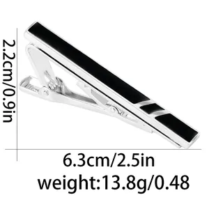 Polierte silberne Krawattenklammer mit schwarzem Streifen und Maßen 6,3x2,2cm