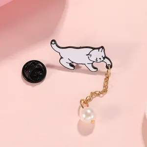 Broche de Chat Mignon de Bande Dessinée Avec Pendentif Künstliche Perle Alliage Émail Animal Pin pour Femmes Accessoires de Chemise Bijoux