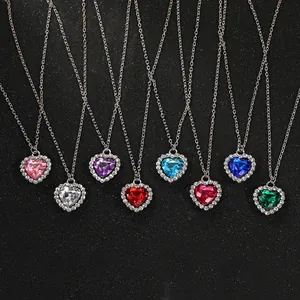 Set de collares de corazón Ocean Star en ocho colores con halos de cristales finos
