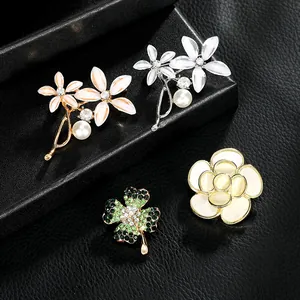 Elegante Broschen mit Weizenhalm-Blüten, Katzenaugensteinen und Strass für Mäntel