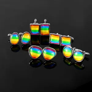 Detailliertes Set aus fünf Regenbogen-Manschettenknöpfen mit silbernem Finish
