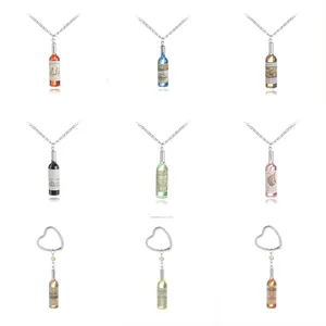 Collana con Pendente Creativo Miniatura Bottiglia di Birra Lega Resina Simulazione Bottiglia Portachiavi a Forma di Cuore Gioielli