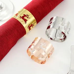 Detalle de servilleteros en oro, plata y oro rosa con diseño de alce troquelado