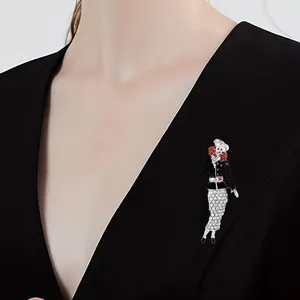 Vintage enamel circus clown brooch pin with sparkling rhinestones for women’s fashion