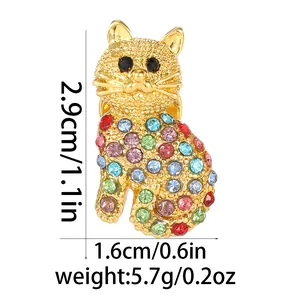 Detailansicht der bunten Strass-Katzenbrosche mit Maßen 2,9 cm Höhe und 1,6 cm Breite