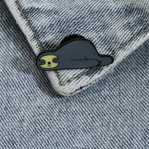 Insigne en émail de paresseux endormi sur veste en jean, broche d'animal créative
