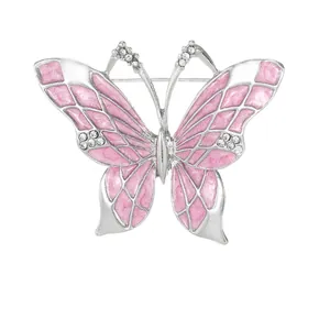 Elegante zilveren vlinderbroche met roze emaille en sprankelende strassteentjes