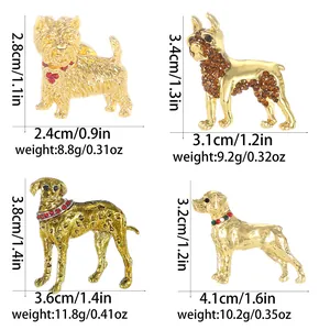 Détail de quatre broches chiens dorées avec strass colorés et mesures de dimensions