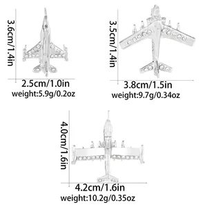 Trois broches avion en argent minimalistes avec strass et dimensions de taille précises