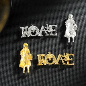 Schickes Broschen-Set in Gold und Silber mit LOVE-Motiv und Mädchen-Figuren