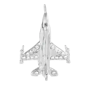 Pendentif avion argenté poli avec ailes en zircon au design de jet de chasse minimaliste