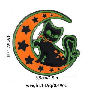 Broche Halloween chat noir et croissant de lune avec dimensions 3,9cm par 3,9cm