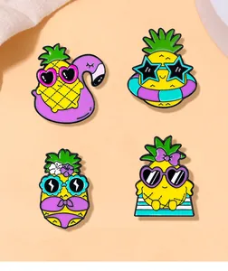 Détails de quatre pin's en émail ananas de dessin animé avec accessoires de plage