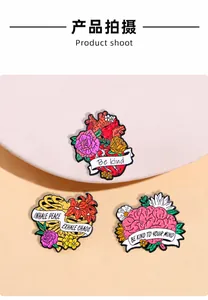 Drei Emaille-Pins mit Anatomie-Motiven, Blumen und motivierenden Zitaten