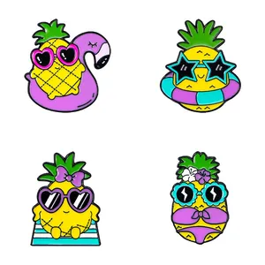 Lot de quatre broches en émail ananas mignon avec thème de plage d'été et lunettes