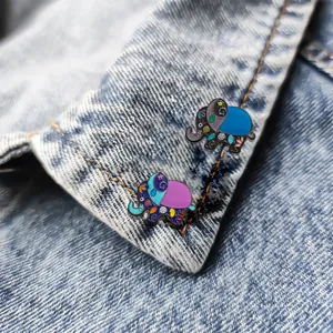 Broches éléphant en émail d'Halloween avec motifs floraux sur col de veste en jean