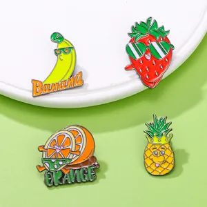 Broche en Émail de Fruits Dessin Animé Alliage Fraise Ananas Banane Orange Broche pour Sac à Dos Vêtements Décor Unisexe Bijoux Cadeau