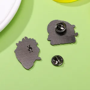 Vue arrière de pin's en alliage de fruits avec placage noir et fermoir papillon