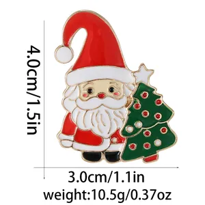 Dettaglio delle dimensioni della spilla smaltata Babbo Natale con albero di Natale