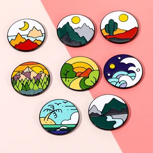 Primer plano detallado de imanes de nevera de esmalte con diseños de paisajes naturales