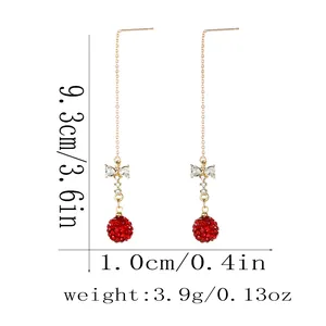 Dettaglio di orecchini a catena oro rosa con fiocco e sfera rossa con pavé, 9,3 cm