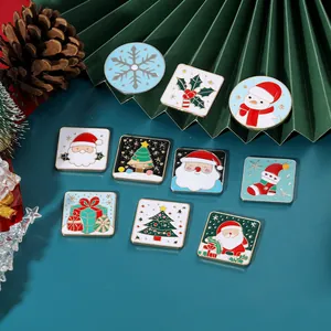 Zehn festliche Weihnachts-Emaille-Magnete mit Weihnachtsmann- und Baum-Motiven