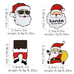 Niedliche Cartoon Weihnachtsmann Emaille Pins Set mit Maßen auf weißem Hintergrund