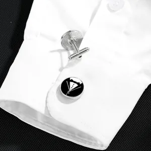 Boutons de manchette ronds argentés avec motif smoking noir et blanc sur chemise