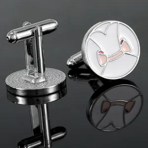 Boutons de manchette en métal argenté avec motif infirmière en émail blanc sur fond noir
