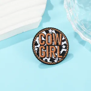 Broche en Émail Western Cowboy Motif Lettre Cow Girl Imprimé Vache Badge en Alliage pour Décoration de Vêtements Accessoires Rétro