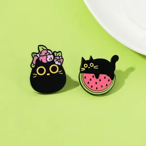 Simpatica Spilla In Smalto Con Gatto Nero Cartone Animato In Lega Anguria Fiore Distintivi Per Zaino Abbigliamento Decorazione Gioielli