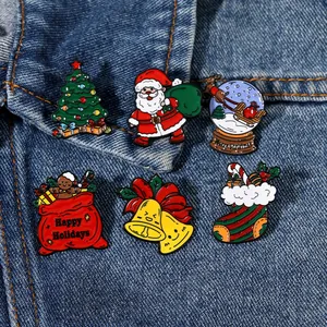 Lot de 6 épingles de Noël en émail avec Père Noël et sapin sur tissu denim