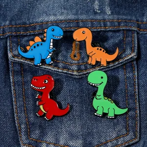 Lot de quatre broches dinosaures de dessin animé sur denim, badges animaux colorés pour habits