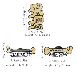 Broches d'anatomie médicale détaillées avec des motifs de squelette et jeux de mots humoristiques